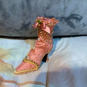 stunningly gorgeous vintage shoe collectable